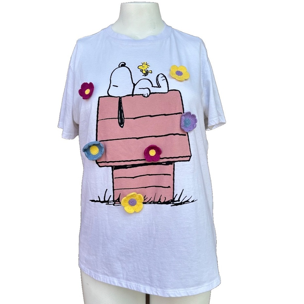 Peanuts Snoopy Women's White Tee Crochet Flowers Top L Short Sleeves Crew Neck - Picture 14 of 14
